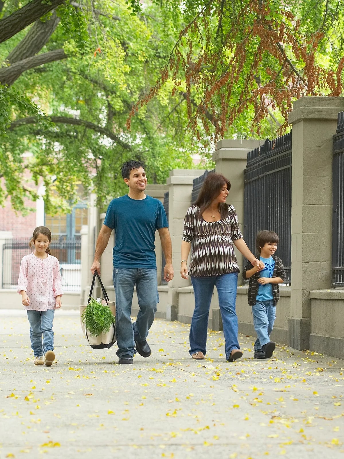 Thomas, Expatriate Family