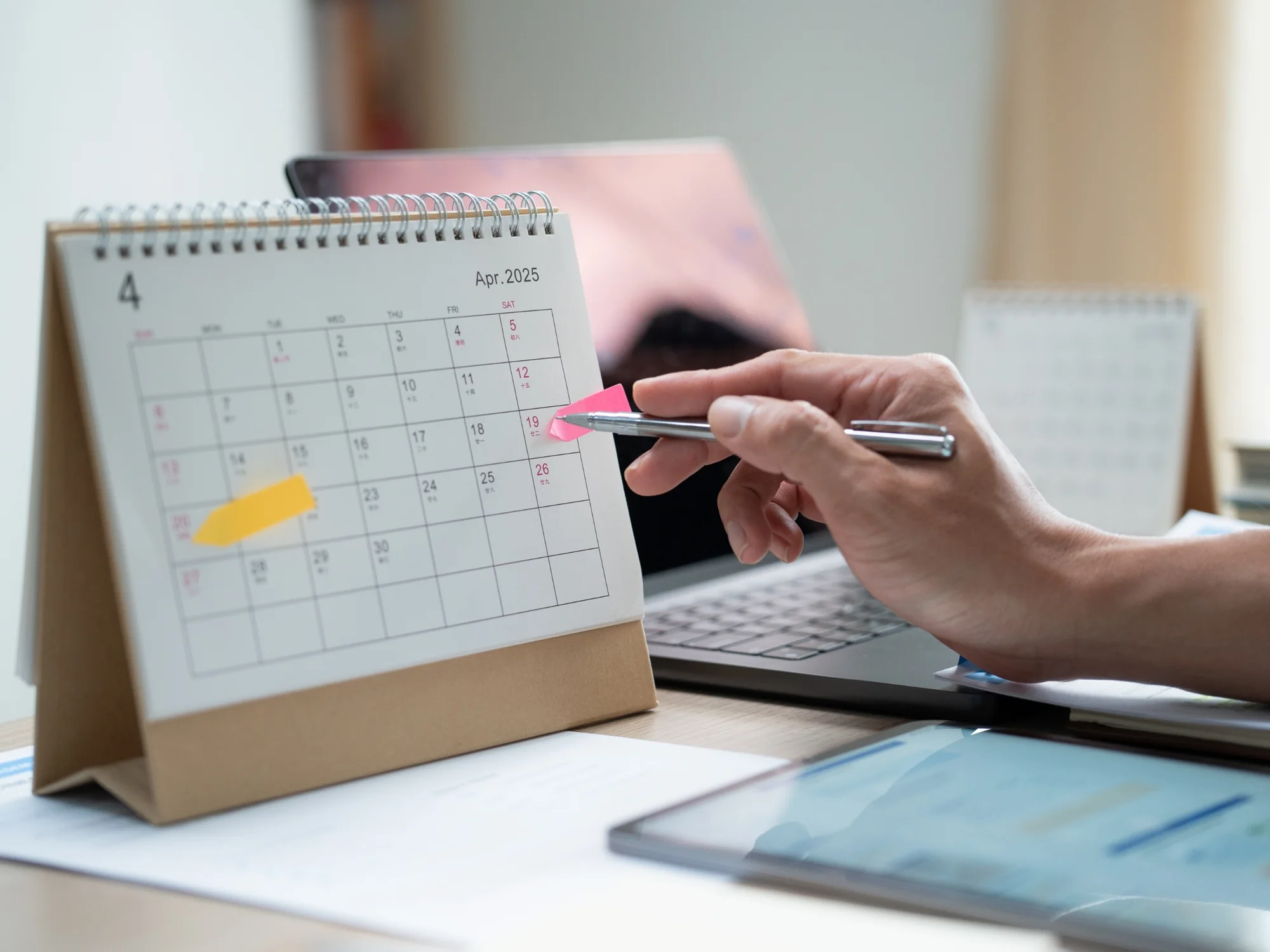 Marking UK payment dates on a desk calendar
